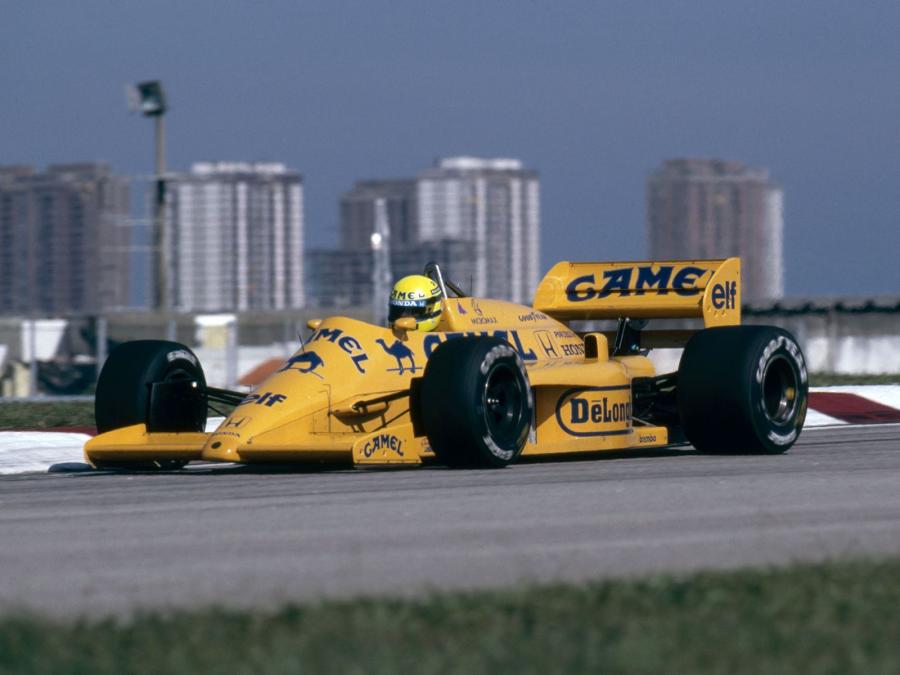  Lotus 99T 1987 года  (фото 1 из 11)
